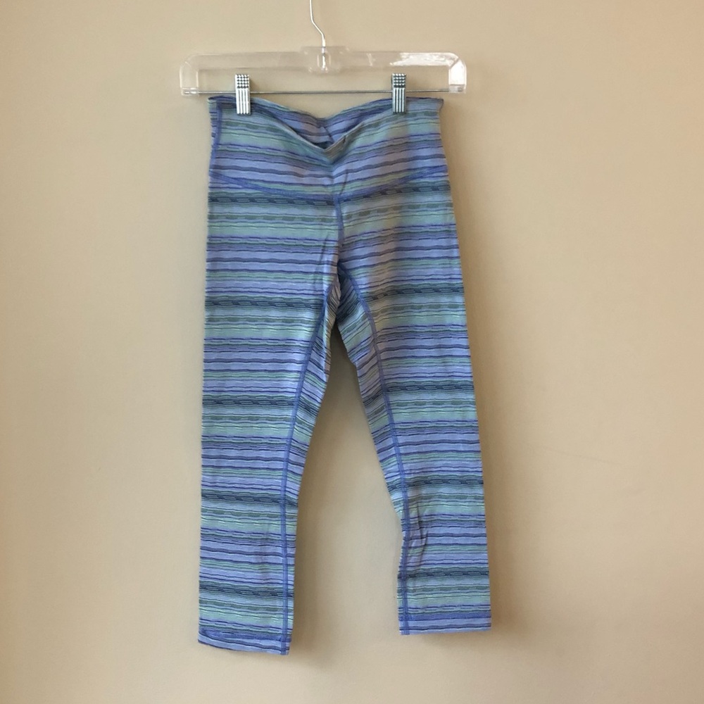 Lululemon wunder under crop, blue stripe size 2